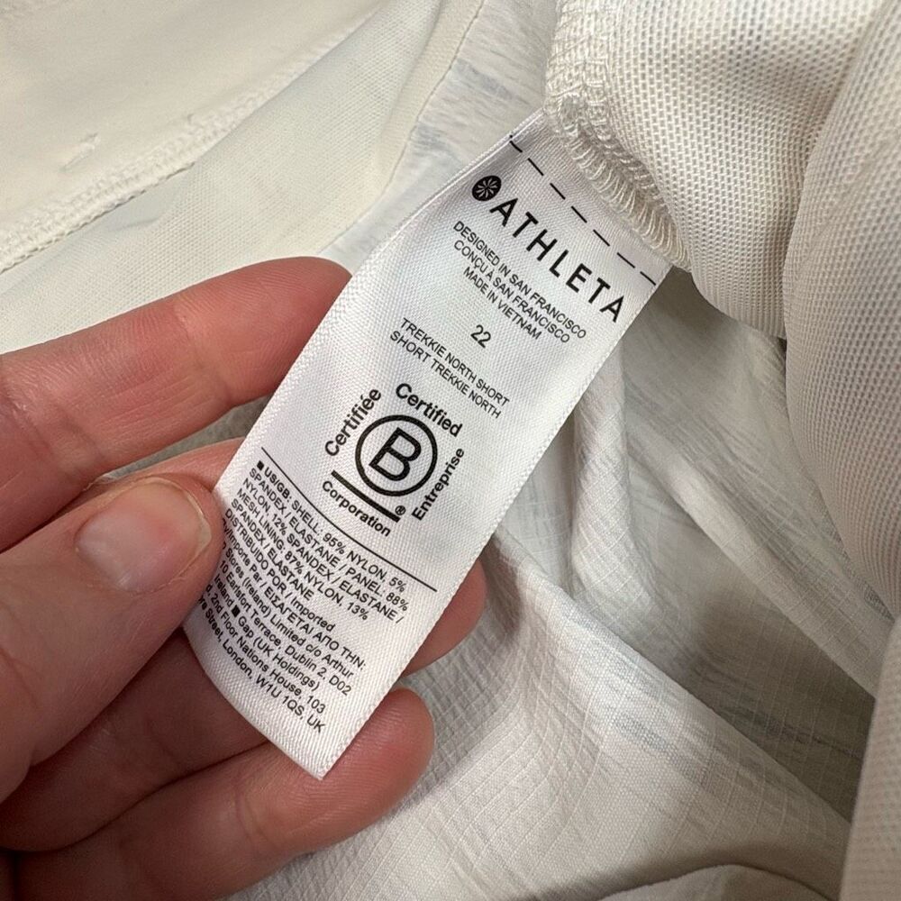 Athleta size 22 Trekkie North short Texture Magnolia Grey/White - Picture 8 of 8